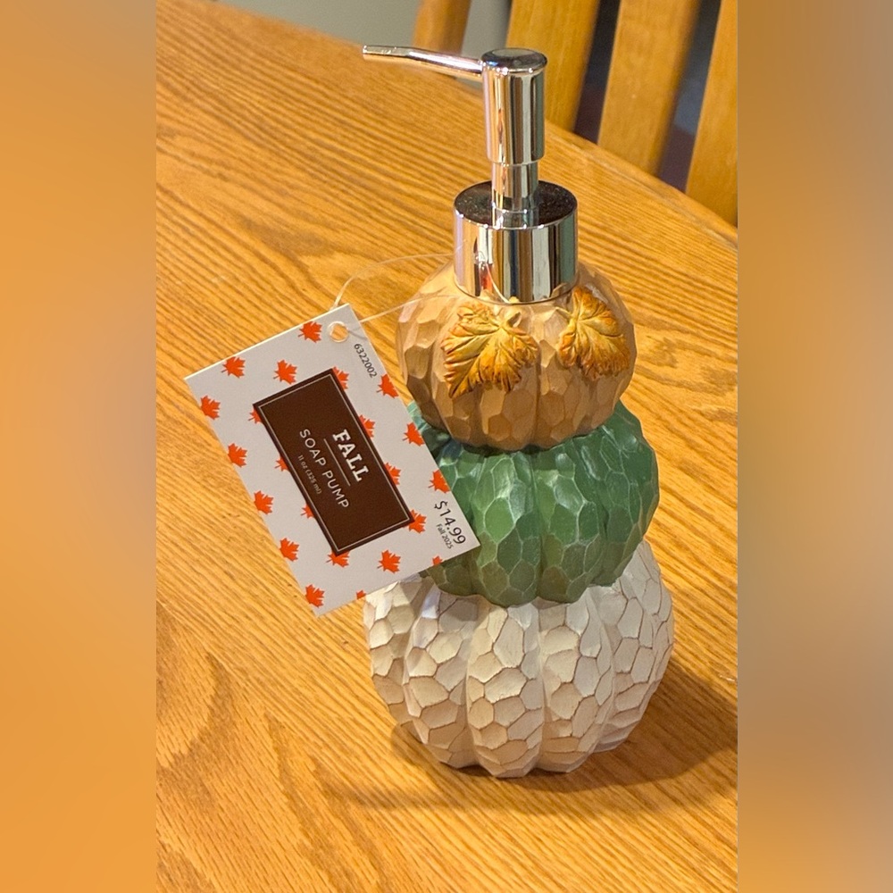 Stacked Pumpkins Resin Soap Dispenser, NWT
